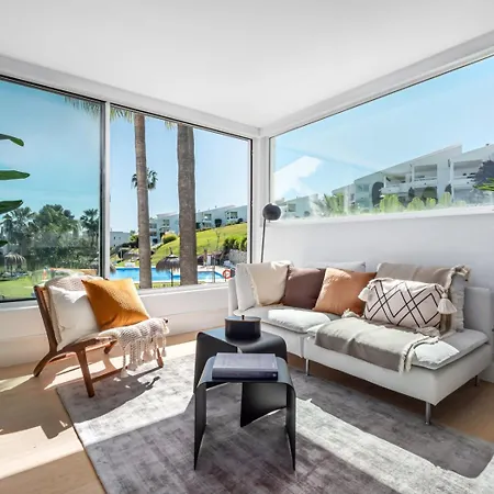 Modern Penthouse With Private Rooftop Terrace *