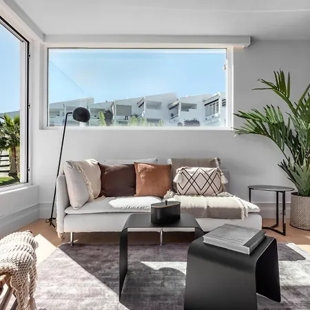 Modern Penthouse With Private Rooftop Terrace *