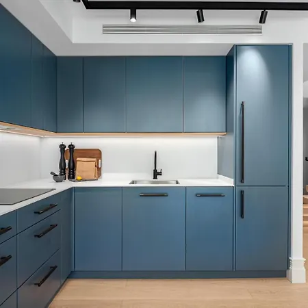 Modern Penthouse With Private Rooftop Terrace Apartment *
